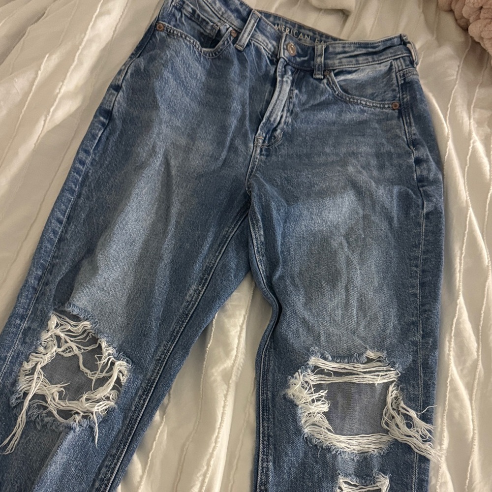 American Eagle Outfitters Ripped mom strigid Jeans size 0 short